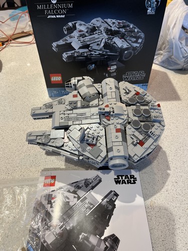 Lego millennium falcon - millennium,